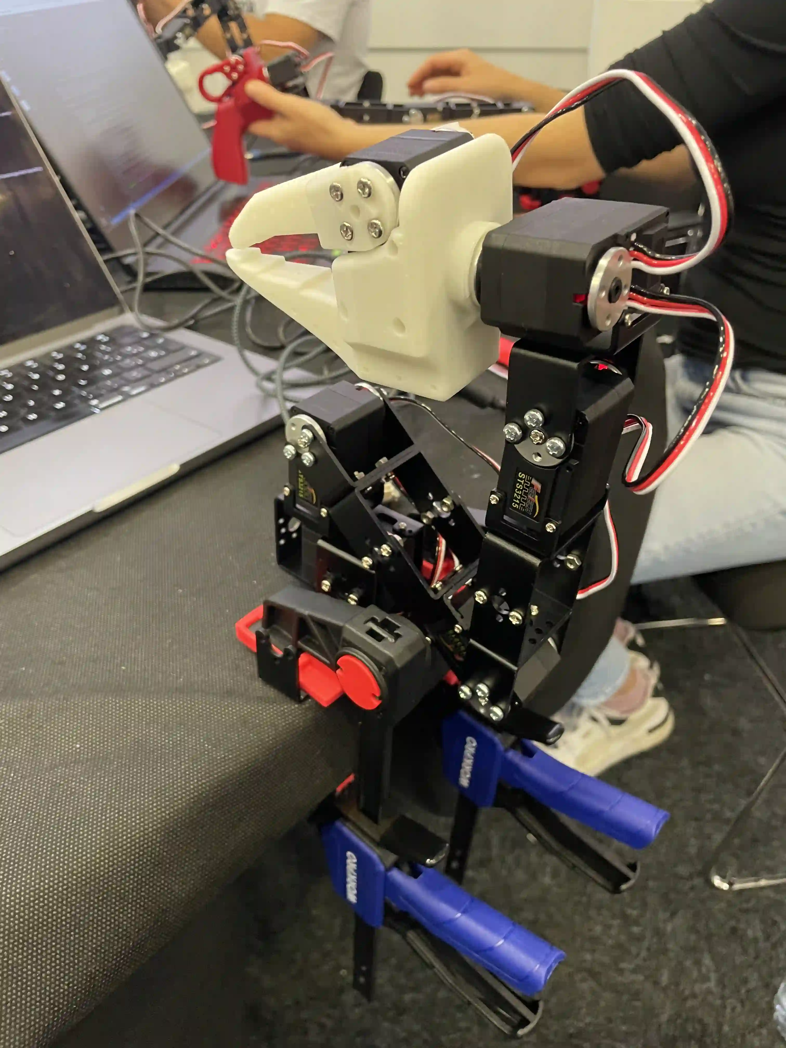 Moss v1 follower arm rest position